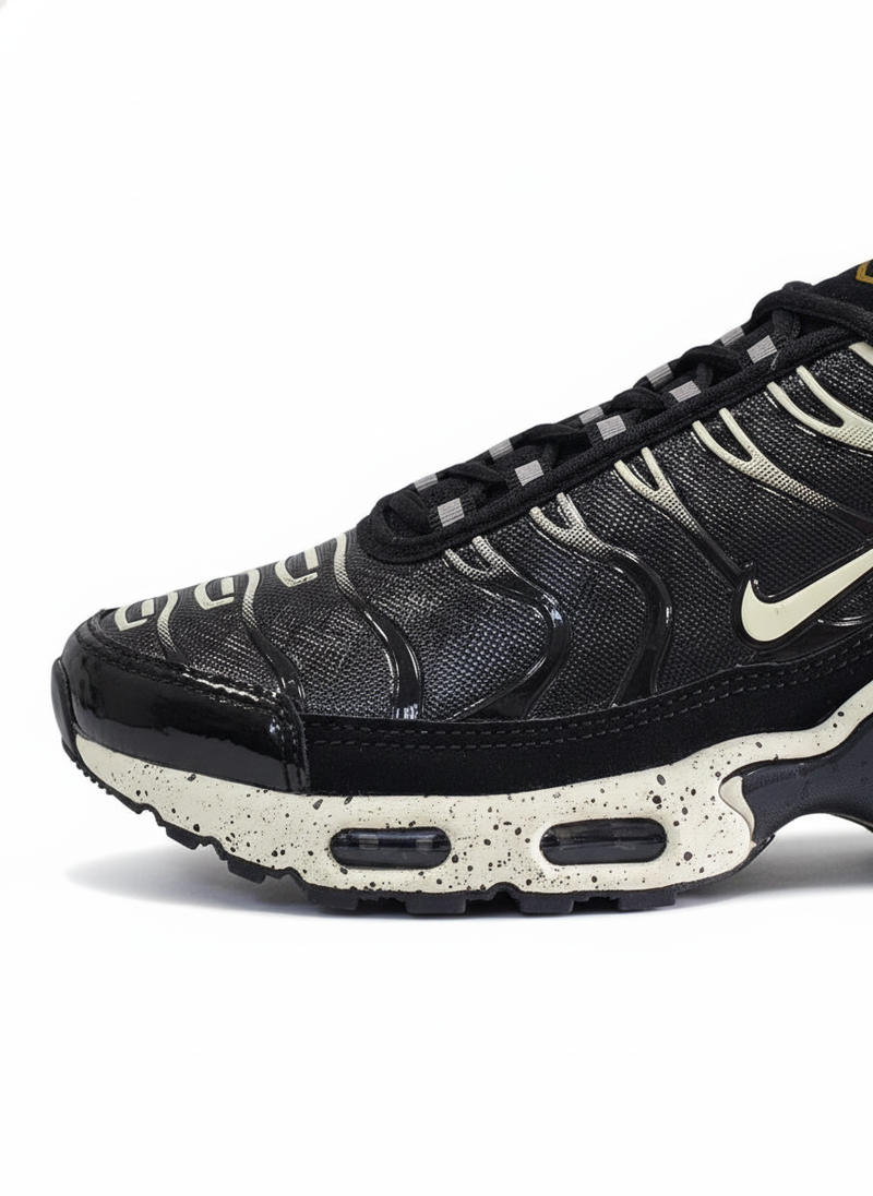 Air Max TN Preto e Creme